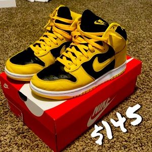 Used Nike Dunks hi black/varsity Maize size 9M